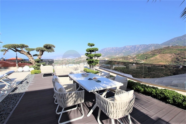 Luxury 4+1 villa with new furniture in a modern style 