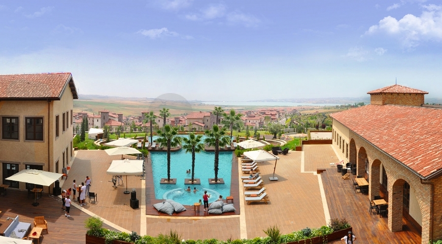 Villas with sea and lake views