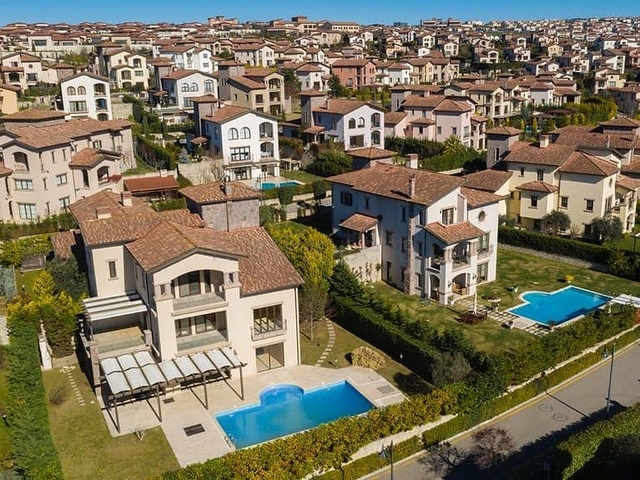 Villas with sea and lake views