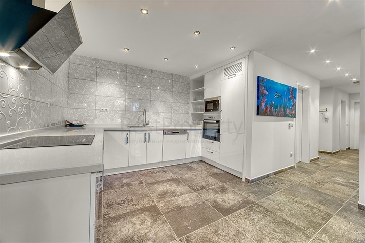 Spacious 3+1 apartment in Cikcilli district