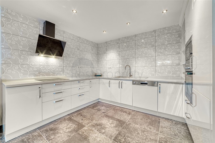 Spacious 3+1 apartment in Cikcilli district