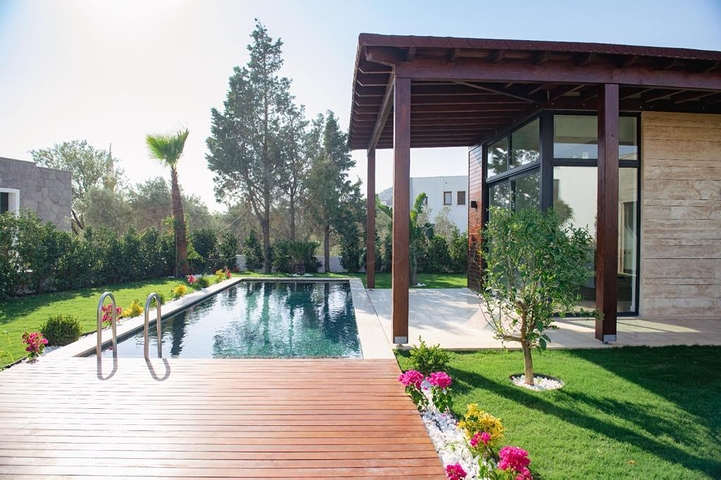 A complex of residences and villas in a picturesque location in the Gyumyushlyuk area