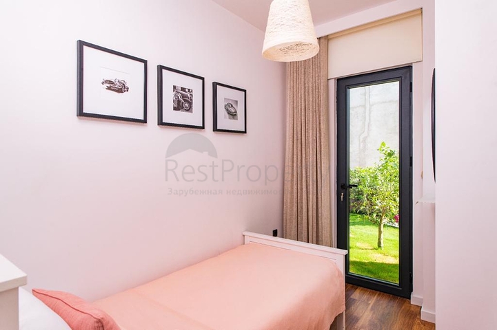 A complex of residences and villas in a picturesque location in the Gyumyushlyuk area