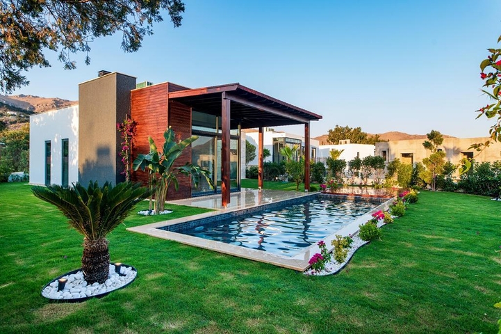 A complex of residences and villas in a picturesque location in the Gyumyushlyuk area