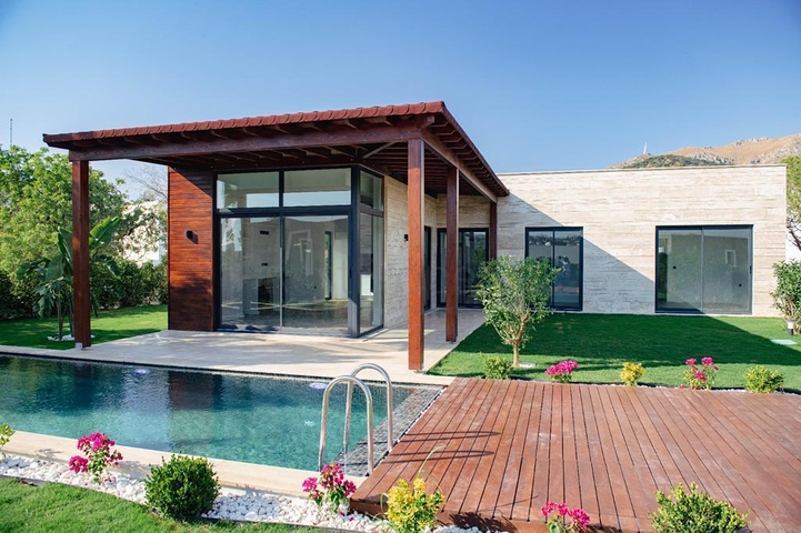 A complex of residences and villas in a picturesque location in the Gyumyushlyuk area