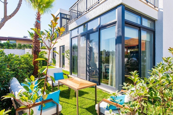 A complex of residences and villas in a picturesque location in the Gyumyushlyuk area