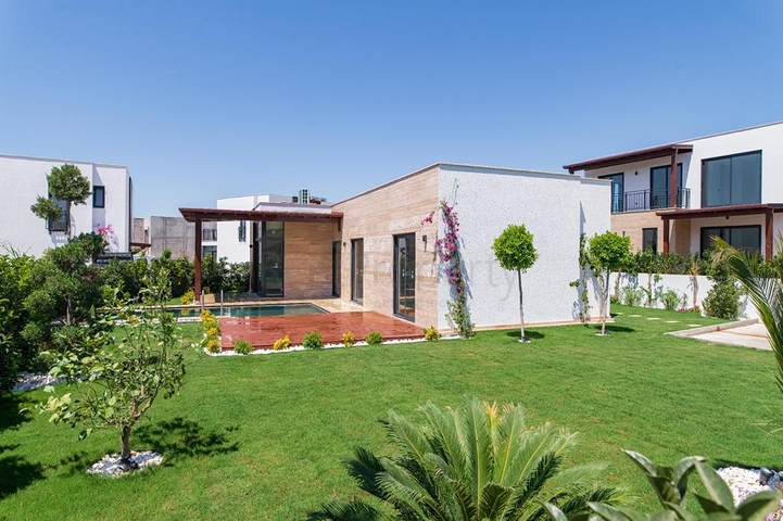 A complex of residences and villas in a picturesque location in the Gyumyushlyuk area