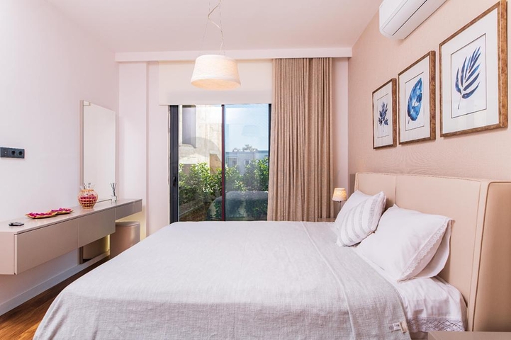 A complex of residences and villas in a picturesque location in the Gyumyushlyuk area