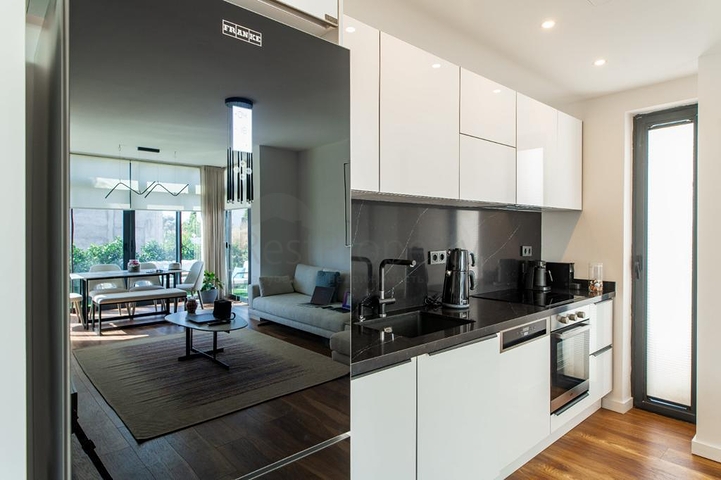 A complex of residences and villas in a picturesque location in the Gyumyushlyuk area