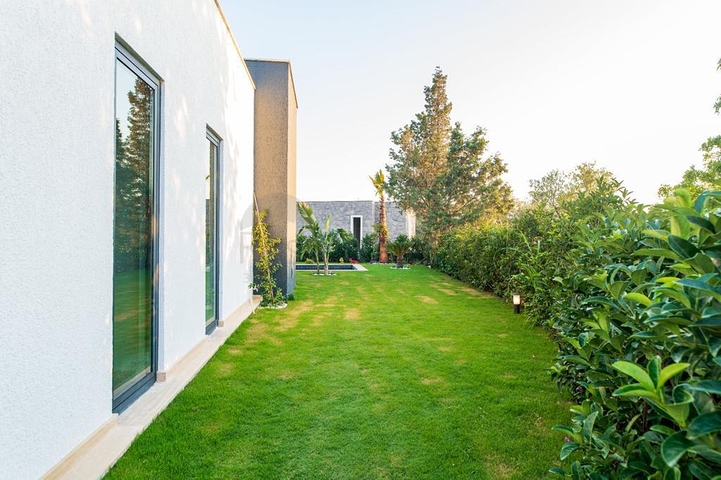 A complex of residences and villas in a picturesque location in the Gyumyushlyuk area