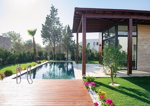 A complex of residences and villas in a picturesque location in the Gyumyushlyuk area