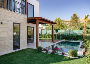 A complex of residences and villas in a picturesque location in the Gyumyushlyuk area