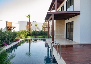 A complex of residences and villas in a picturesque location in the Gyumyushlyuk area