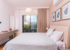 A complex of residences and villas in a picturesque location in the Gyumyushlyuk area