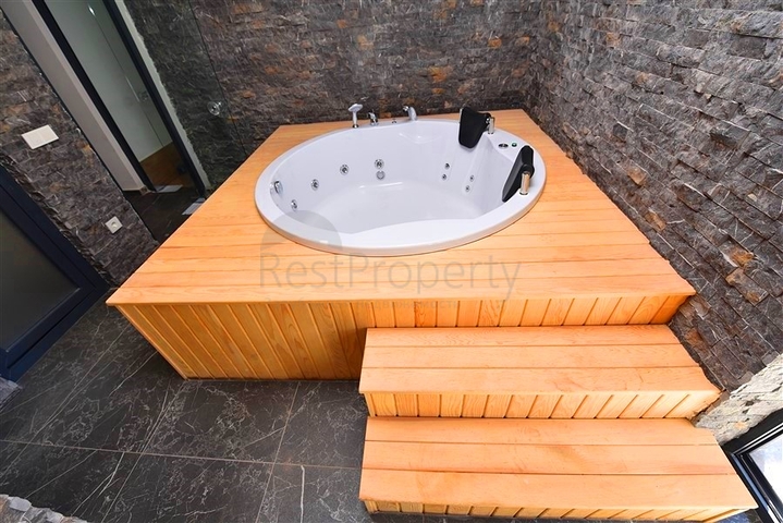 Penthouse in a new complex with sea view near Cleopatra beach