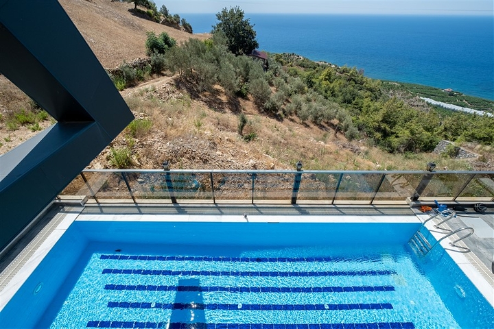 3+1 villa with panoramic view in Kargicak area