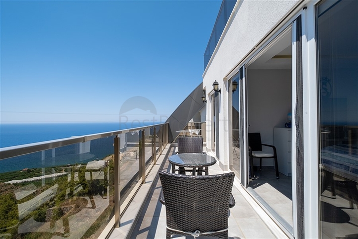 3+1 villa with panoramic view in Kargicak area