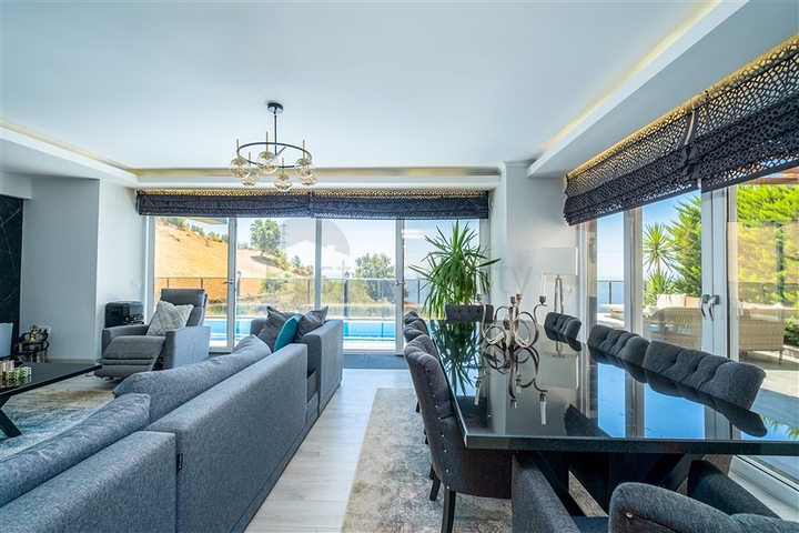 3+1 villa with panoramic view in Kargicak area