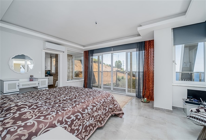 3+1 villa with panoramic view in Kargicak area