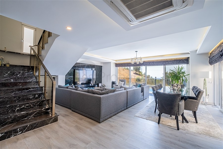 3+1 villa with panoramic view in Kargicak area