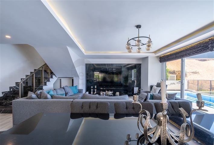 3+1 villa with panoramic view in Kargicak area