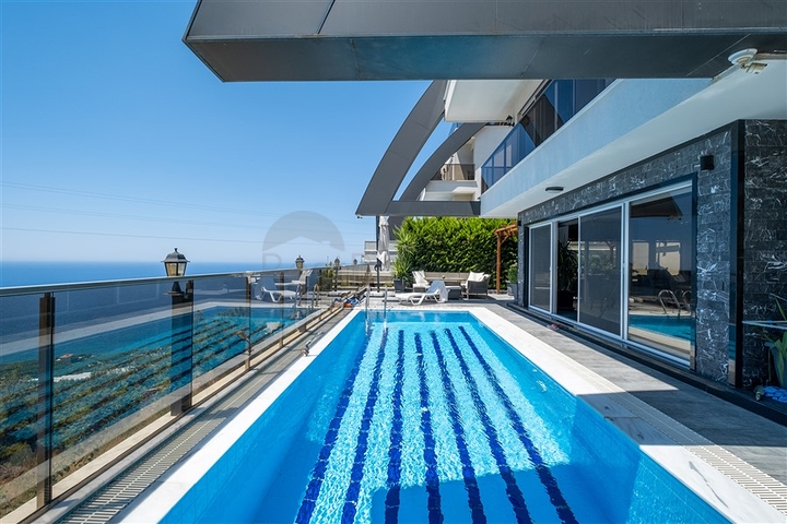 3+1 villa with panoramic view in Kargicak area