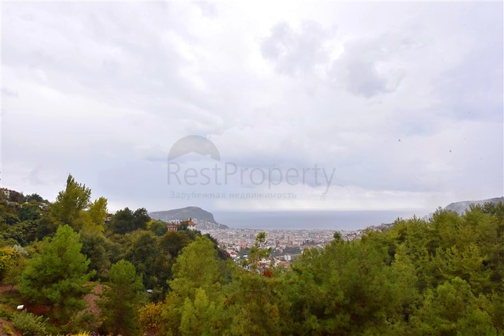 Furnished villa with panoramic views in the very center of Alanya