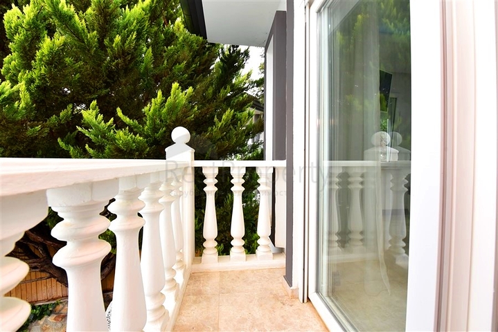 Furnished villa with panoramic views in the very center of Alanya