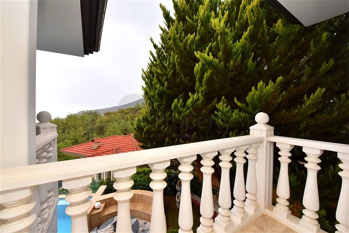Furnished villa with panoramic views in the very center of Alanya