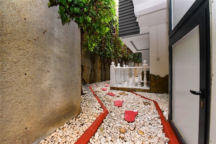 Furnished villa with panoramic views in the very center of Alanya