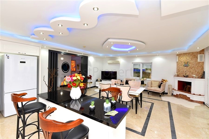 Furnished villa with panoramic views in the very center of Alanya