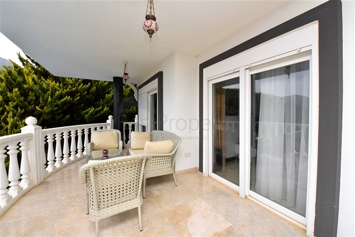 Furnished villa with panoramic views in the very center of Alanya