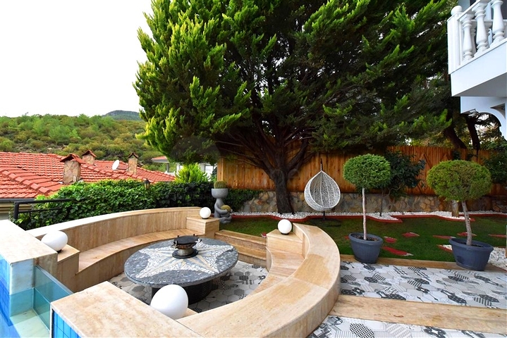 Furnished villa with panoramic views in the very center of Alanya