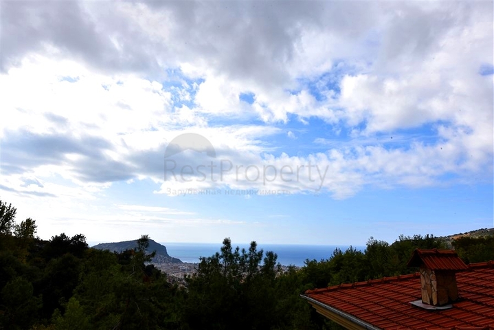 Furnished villa with panoramic views in the very center of Alanya