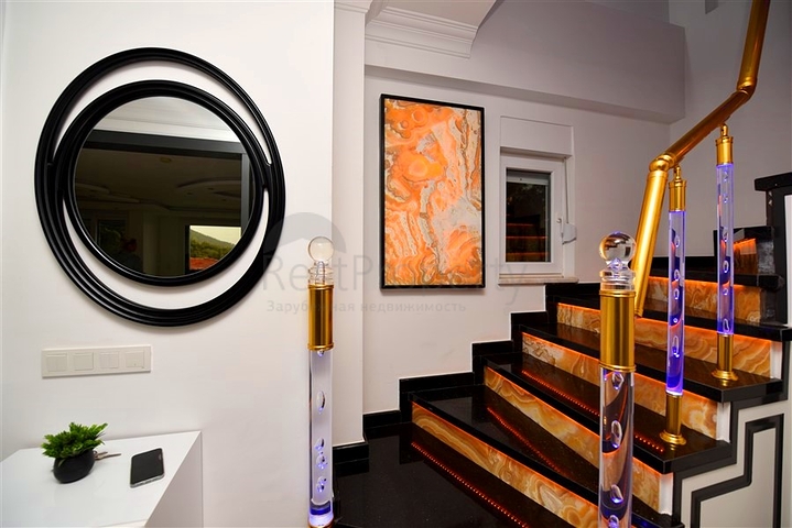 Furnished villa with panoramic views in the very center of Alanya