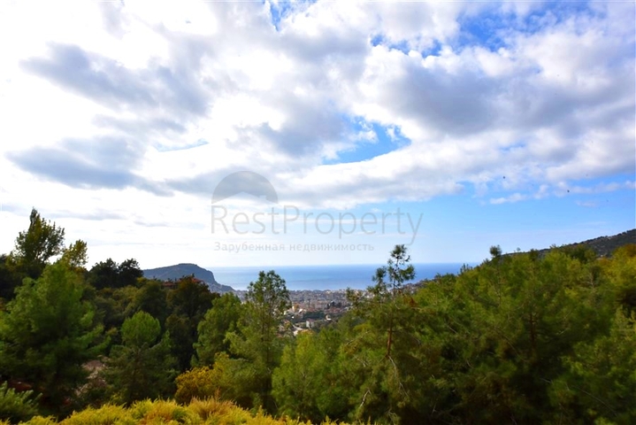 Furnished villa with panoramic views in the very center of Alanya