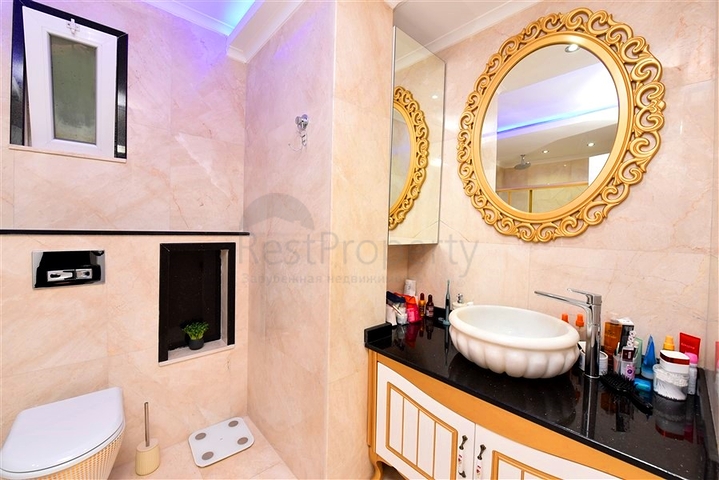 Furnished villa with panoramic views in the very center of Alanya