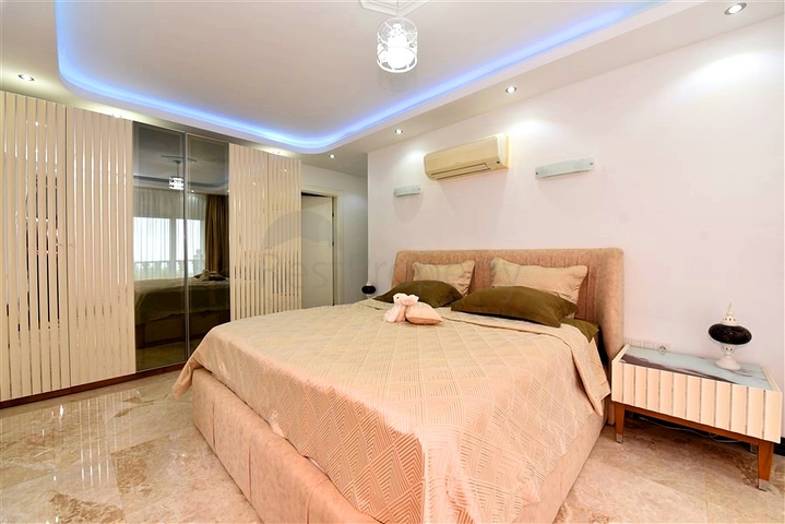 Furnished villa with panoramic views in the very center of Alanya