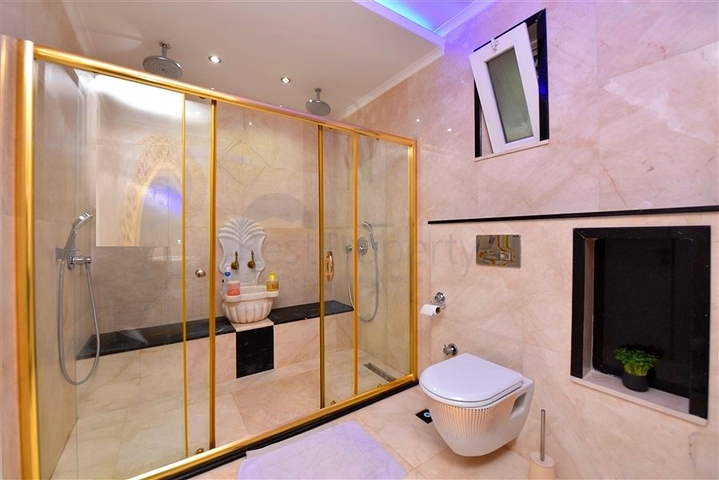 Furnished villa with panoramic views in the very center of Alanya