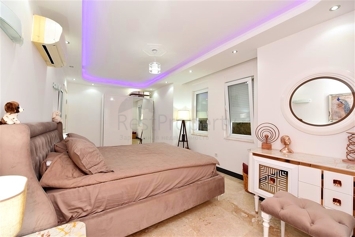 Furnished villa with panoramic views in the very center of Alanya