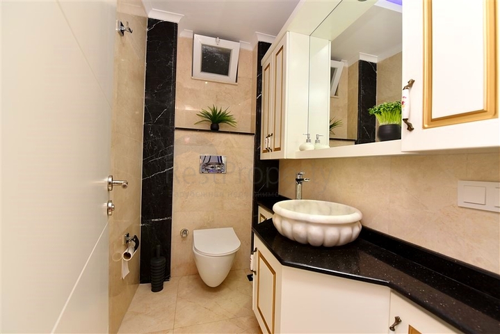 Furnished villa with panoramic views in the very center of Alanya