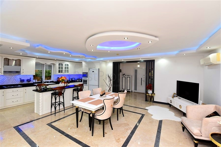 Furnished villa with panoramic views in the very center of Alanya