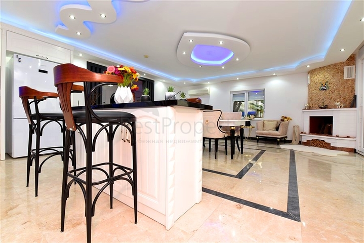 Furnished villa with panoramic views in the very center of Alanya