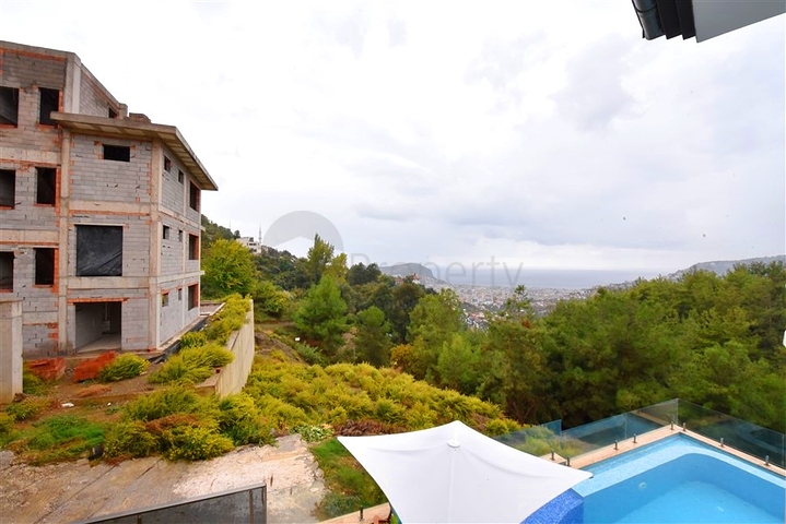 Furnished villa with panoramic views in the very center of Alanya