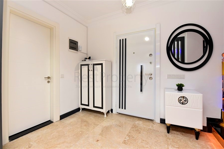 Furnished villa with panoramic views in the very center of Alanya