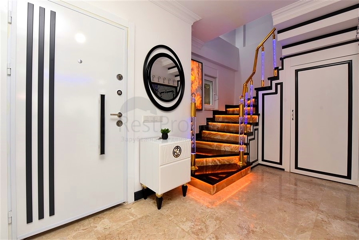 Furnished villa with panoramic views in the very center of Alanya