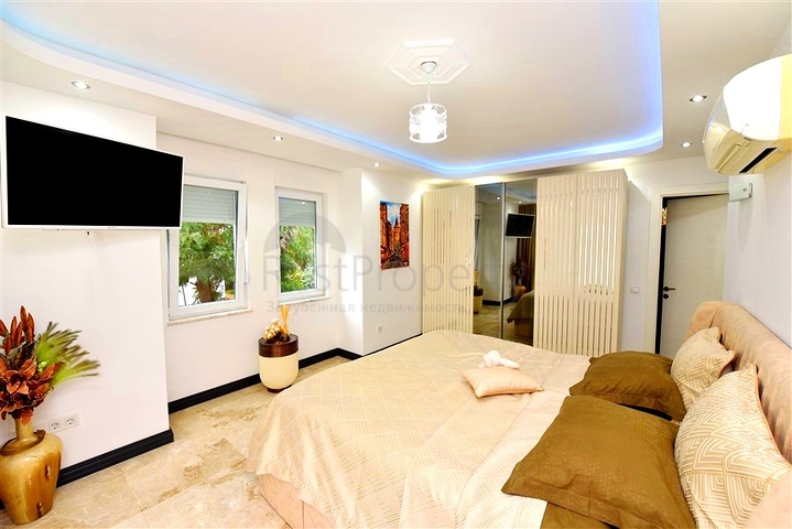 Furnished villa with panoramic views in the very center of Alanya
