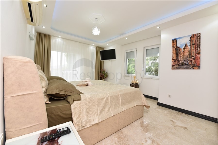 Furnished villa with panoramic views in the very center of Alanya