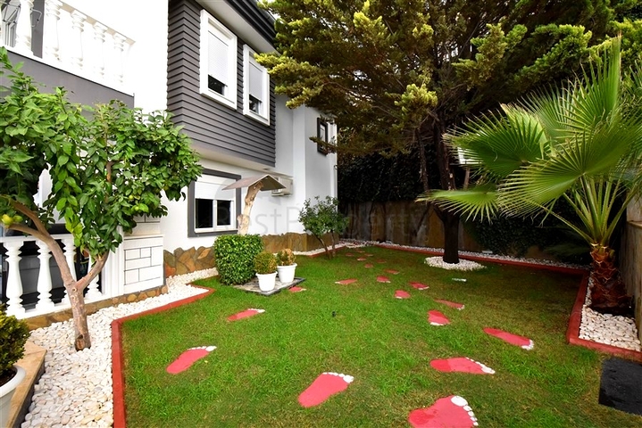 Furnished villa with panoramic views in the very center of Alanya