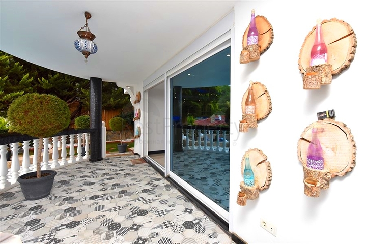 Furnished villa with panoramic views in the very center of Alanya